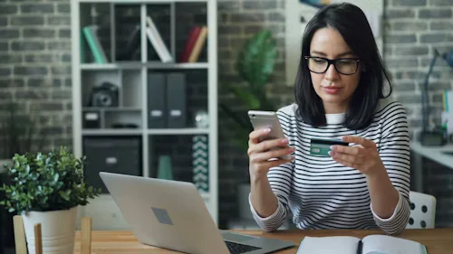 How to Use Credit Cards Responsibly for Rewards